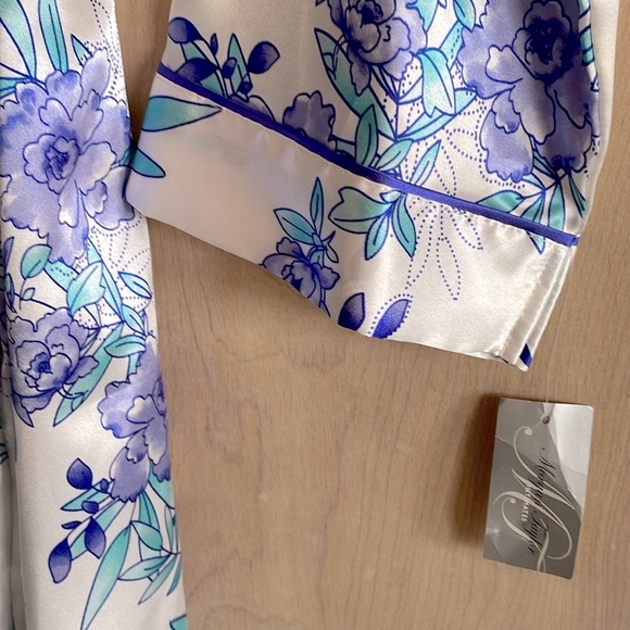 NWT MORGAN TAYLOR Satin Floral Robe Blue Purple White Women’s S/M - Picture 4 of 12